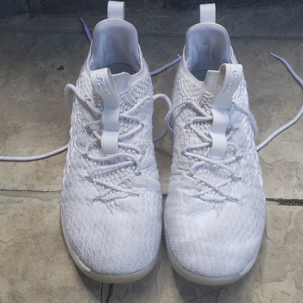 LeBron 15 XV Low White Metallic Silver AO1755-100